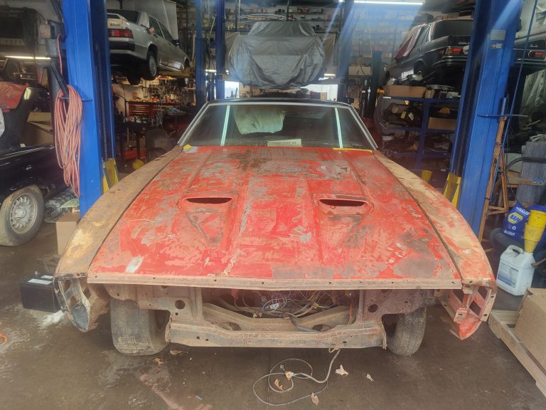 1971 Mustang Mach 1 auf Hebebühne